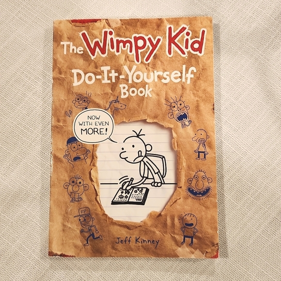 5 Diary of a wimpy kid books - Picture 10 of 12